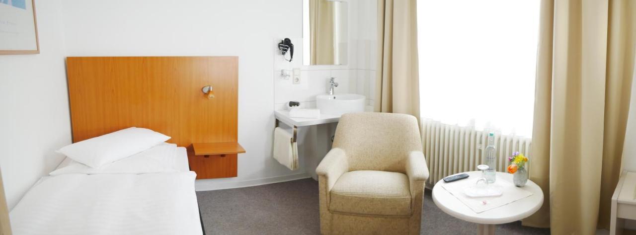 Einzelzimmer mit Gemeinschaftsdusche und -WC
